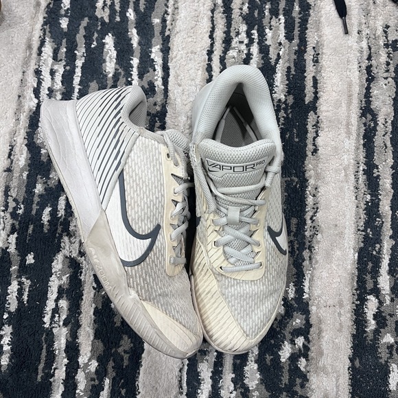 Nike Shoes - Nike Court Zoom Vapor 11 HC Womens SZ 8W